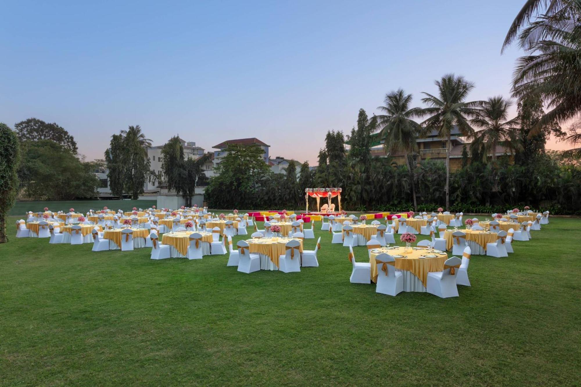 สุรัต แมริออท โฮเต็ล Hotel ภายนอก รูปภาพ