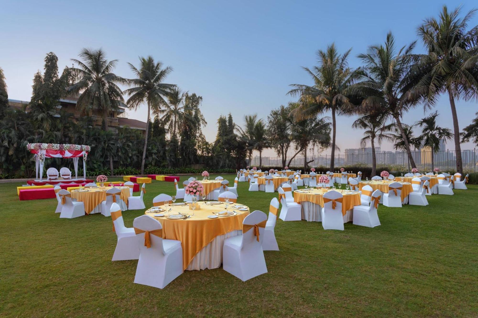 สุรัต แมริออท โฮเต็ล Hotel ภายนอก รูปภาพ