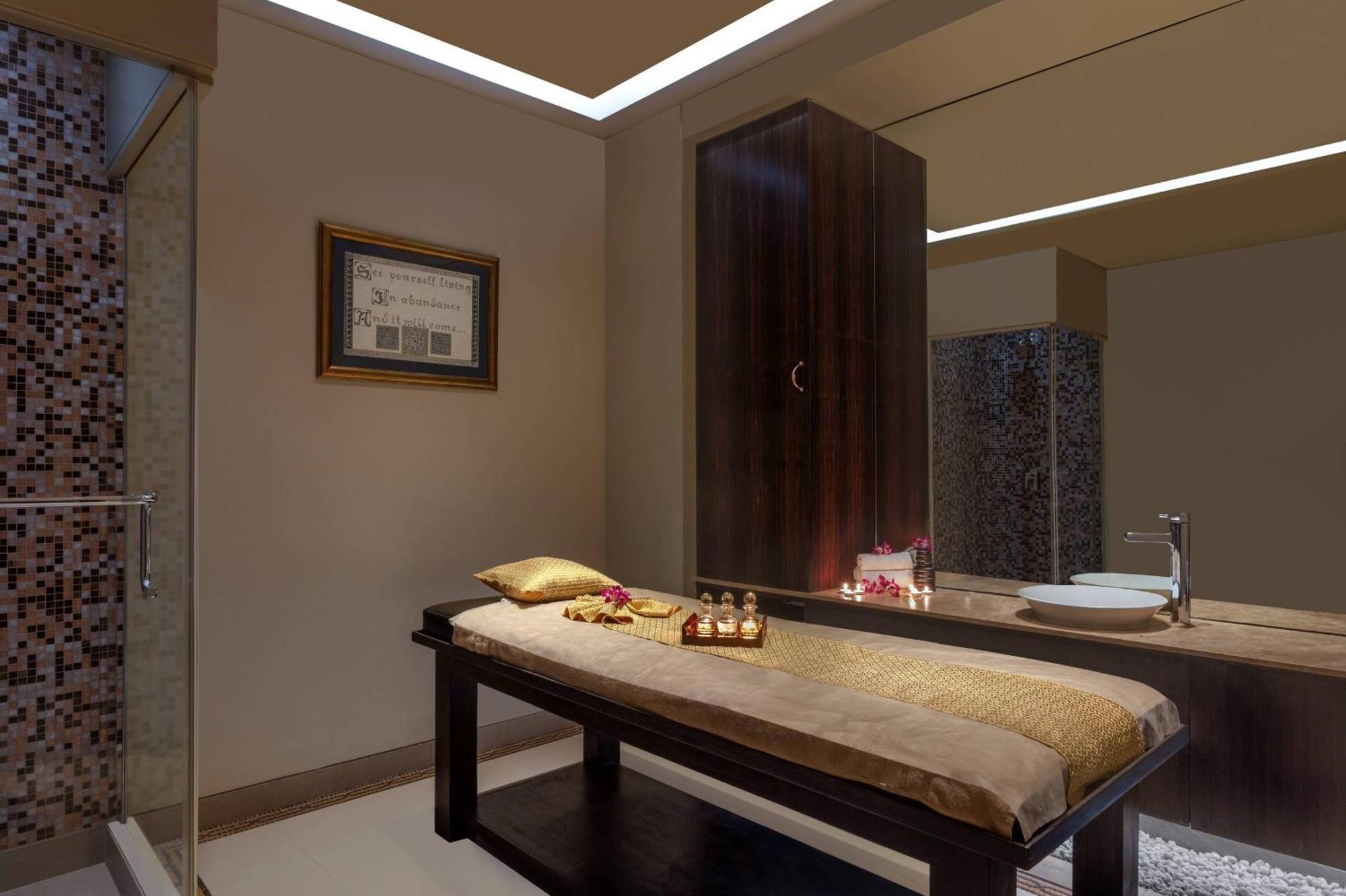 สุรัต แมริออท โฮเต็ล Hotel ภายนอก รูปภาพ