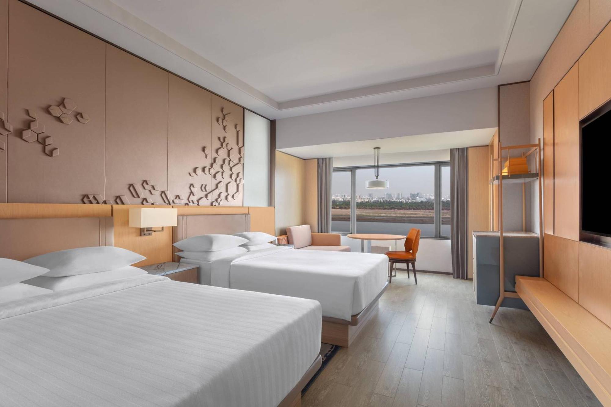 สุรัต แมริออท โฮเต็ล Hotel ภายนอก รูปภาพ
