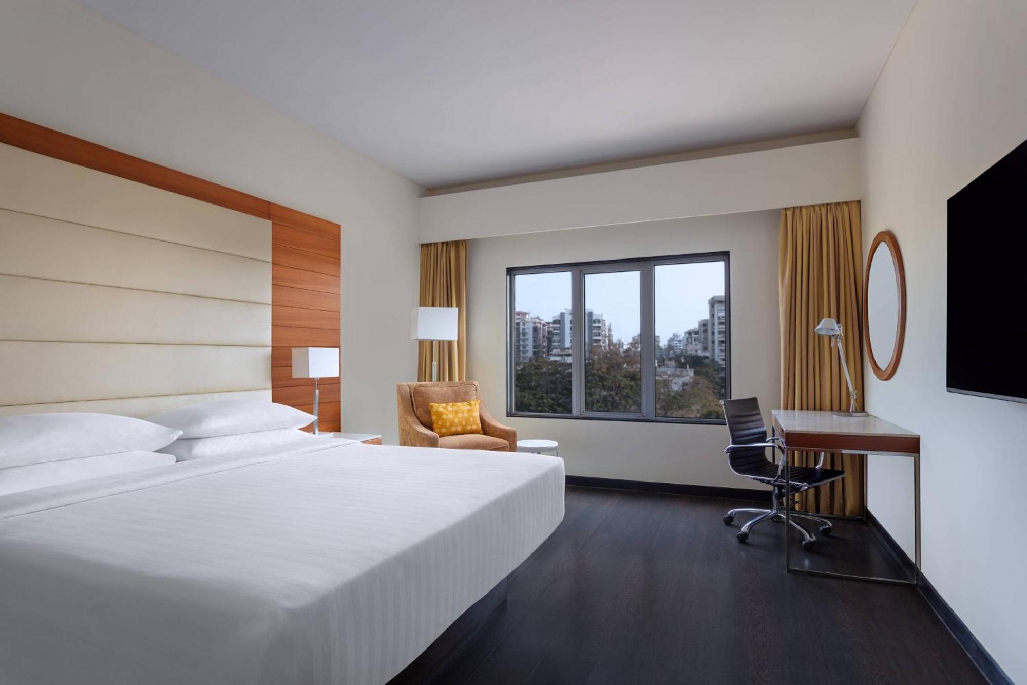 สุรัต แมริออท โฮเต็ล Hotel ภายนอก รูปภาพ