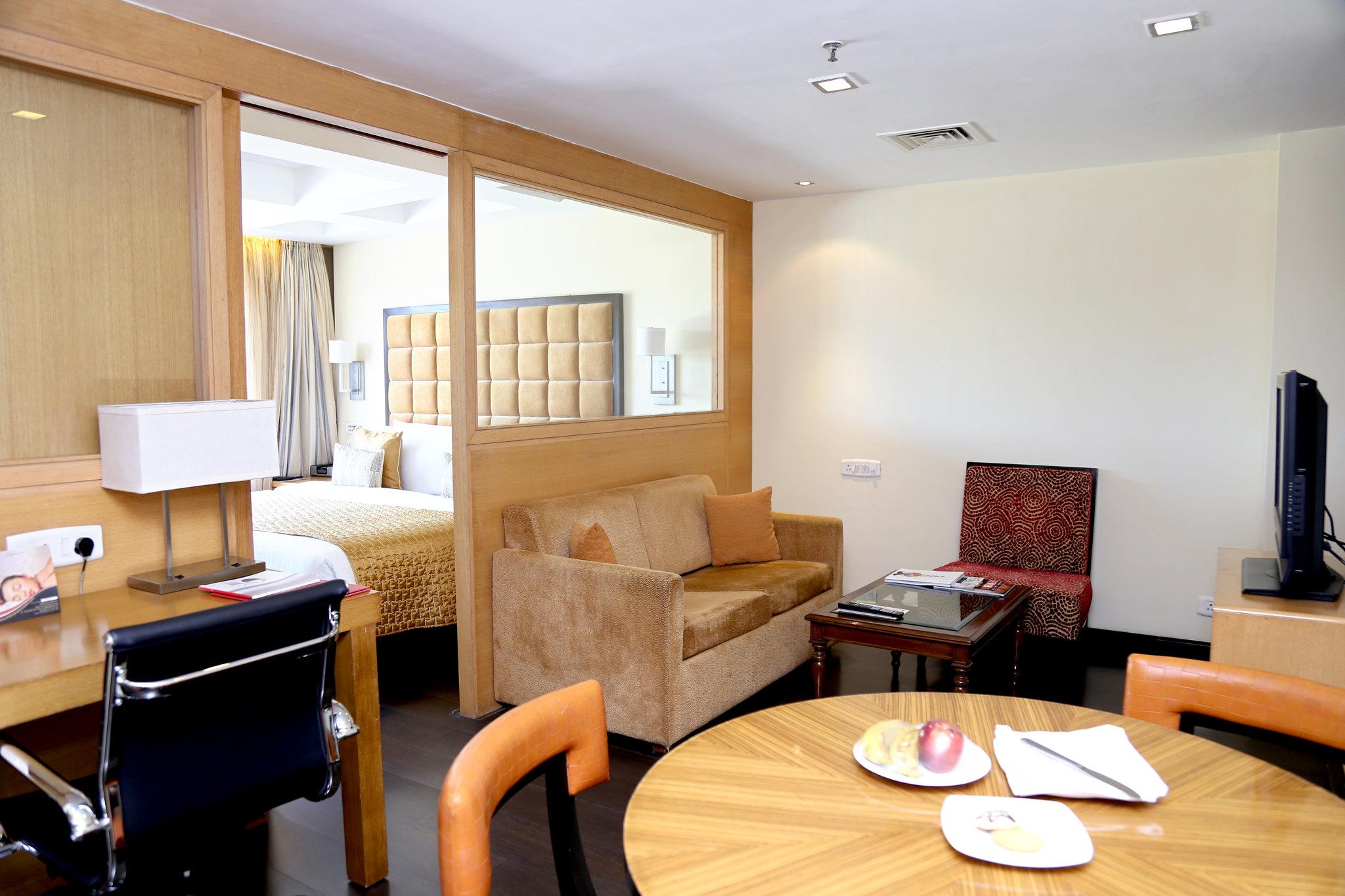 สุรัต แมริออท โฮเต็ล Hotel ภายนอก รูปภาพ