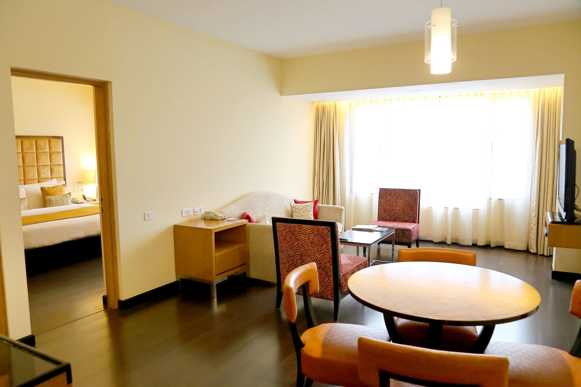 สุรัต แมริออท โฮเต็ล Hotel ภายนอก รูปภาพ