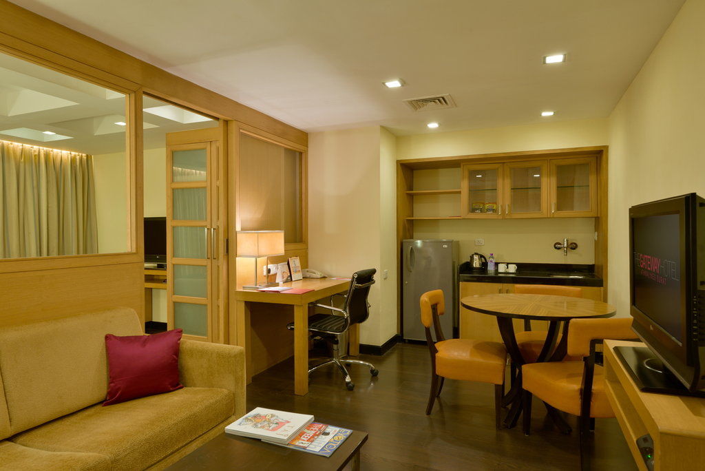 สุรัต แมริออท โฮเต็ล Hotel ภายนอก รูปภาพ
