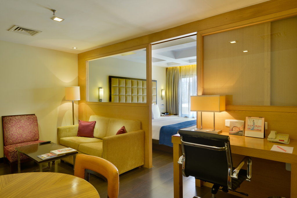 สุรัต แมริออท โฮเต็ล Hotel ภายนอก รูปภาพ