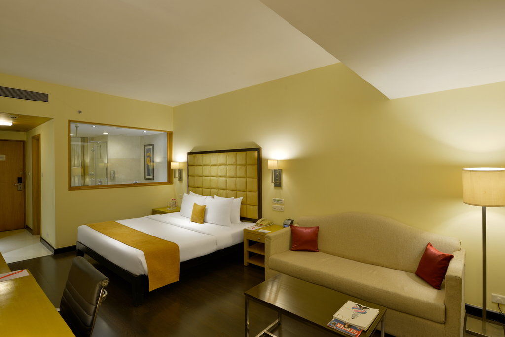 สุรัต แมริออท โฮเต็ล Hotel ภายนอก รูปภาพ