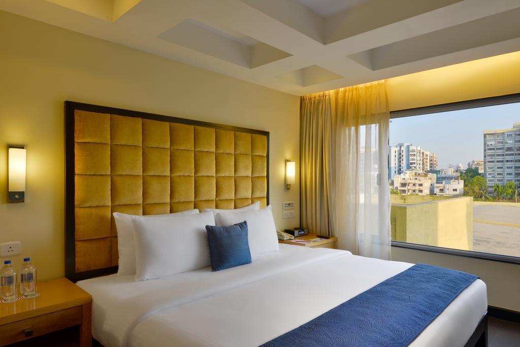 สุรัต แมริออท โฮเต็ล Hotel ภายนอก รูปภาพ