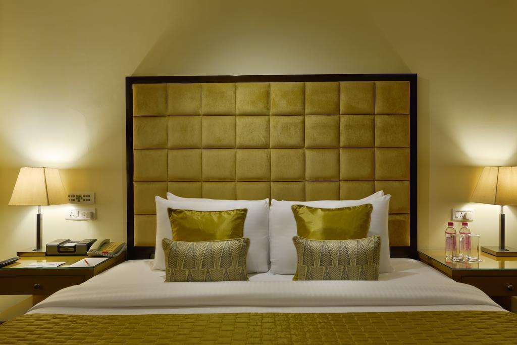 สุรัต แมริออท โฮเต็ล Hotel ภายนอก รูปภาพ